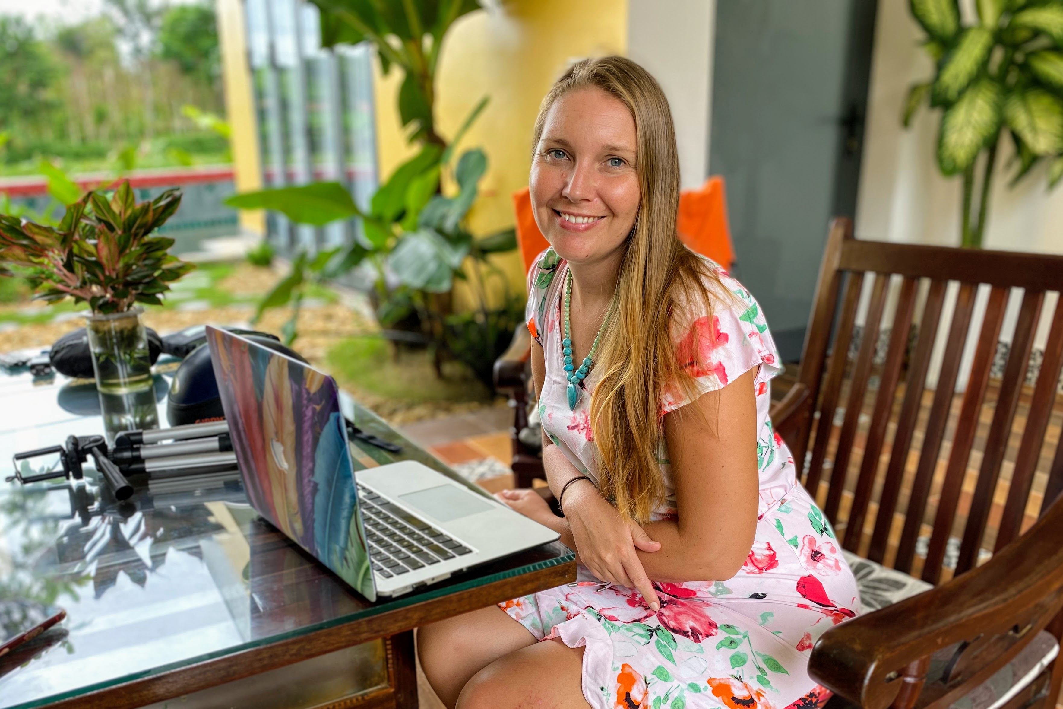 Melissa working remotely on her laptop while traveling, showcasing the digital nomad lifestyle